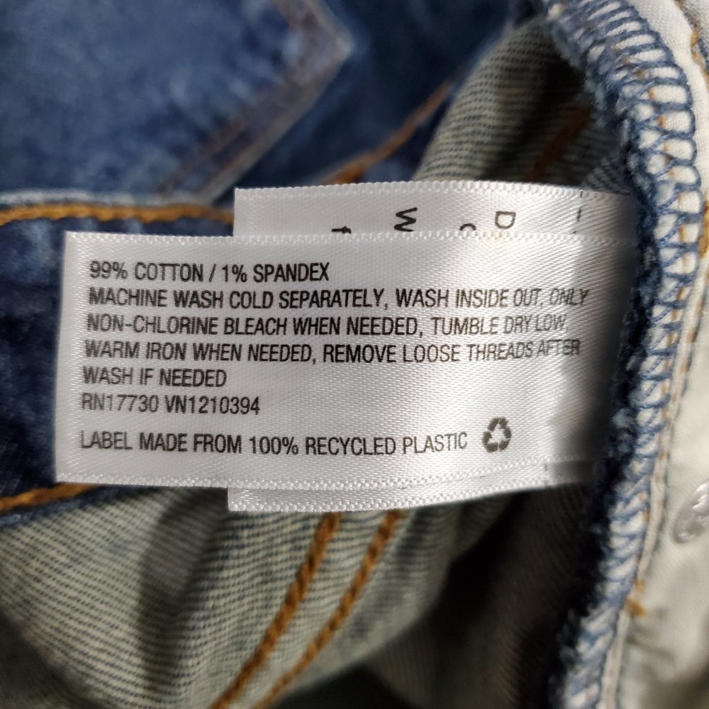 Universal Thread Vintage Midi Denim Jean Shorts Size 24W Plus - Picture 5 of 5